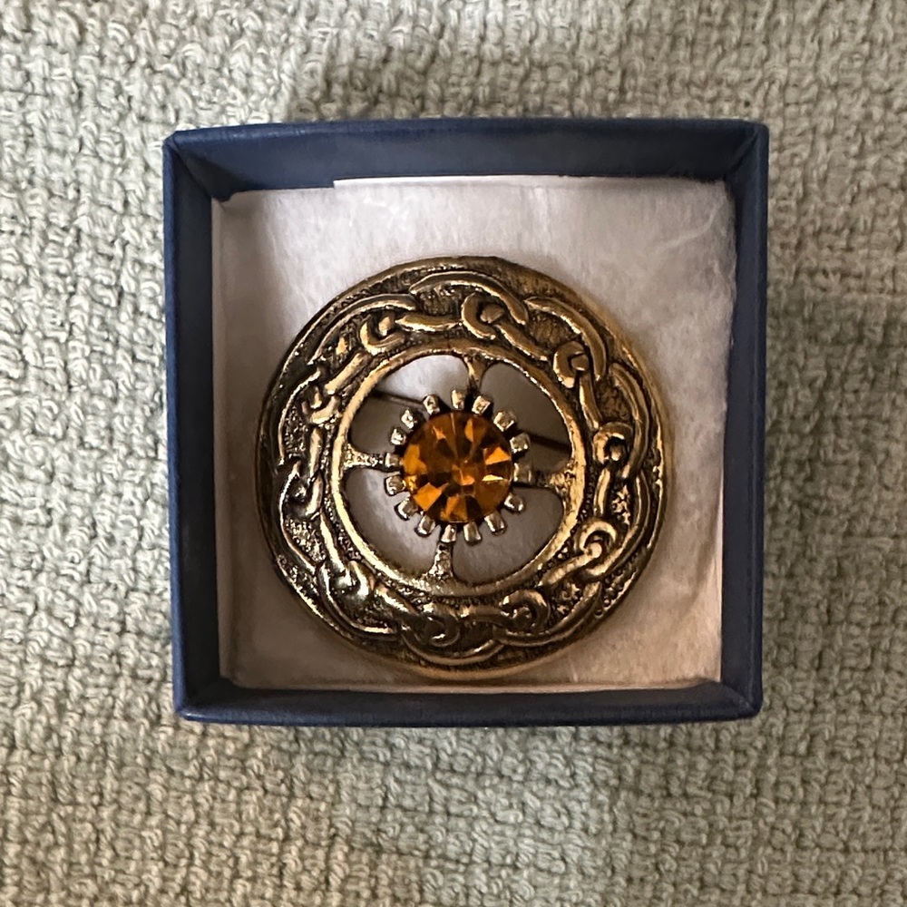 Vintage Gold Brooch with Amber Gem